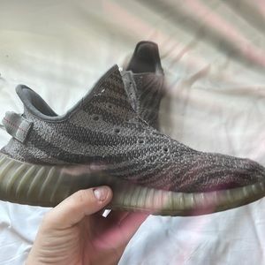 Yeezy 350 v2  Beluga 2.0